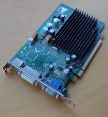 0DT240 - Dell 128MB Nvidia PCI Express Geforce 7300LE Video Graphics Card