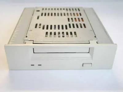 C1539-20300 - HP SureStore 4/8GB DDS-2 DAT SCSI Single-Ended 5.25-Inch Internal Tape Drive