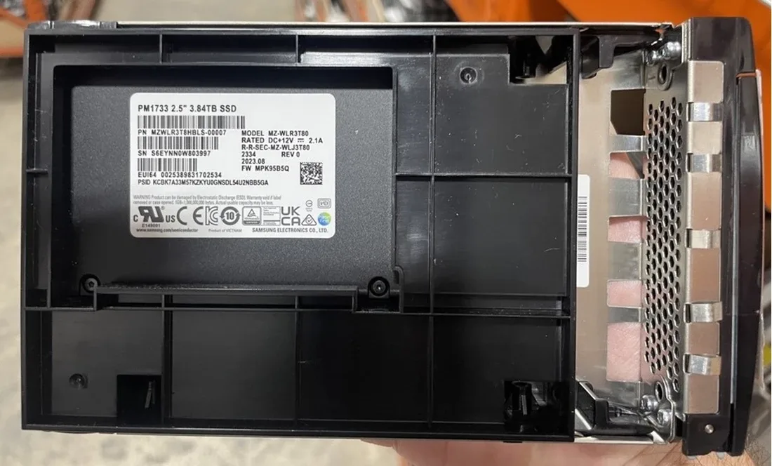 HPE R7S94A Enterprise-grade 3.84TB NVMe flash carrier SSD for HPE Alletra 6000 storage systems