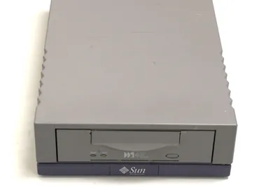 SG-XTAP4MM-012A - Sun 20/40GB 4mm DDS-4 DAT SCSI LVD External Tape Drive